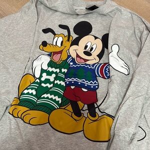 mickey and pluto long sleeve shirt 🤍 size xl